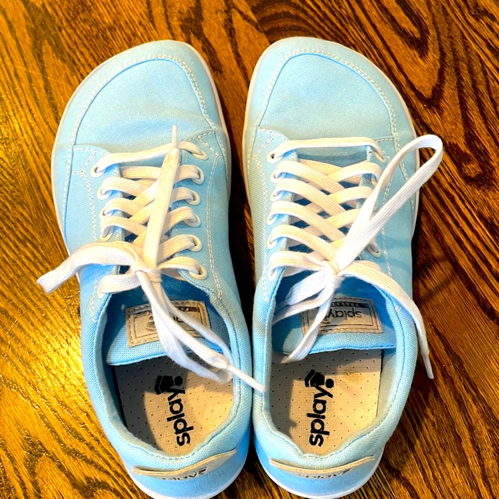 Like new, pristine condition. Splay FREESTYLE Sky. Mens 6/Womens 8. Blue.